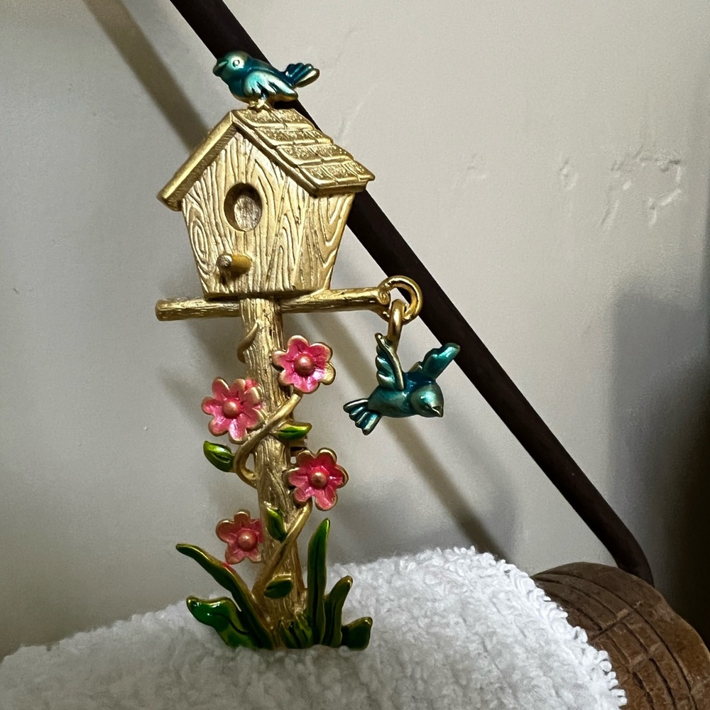 Like New JJ Jonette Jewelry Birdhouse Pin Brooch